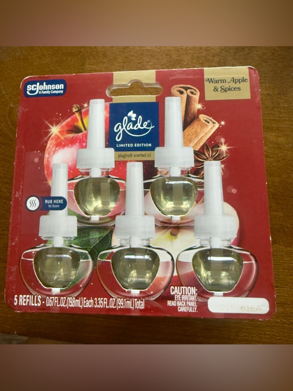 Glade Warm Apple & Spices Plug-In Refills - Red